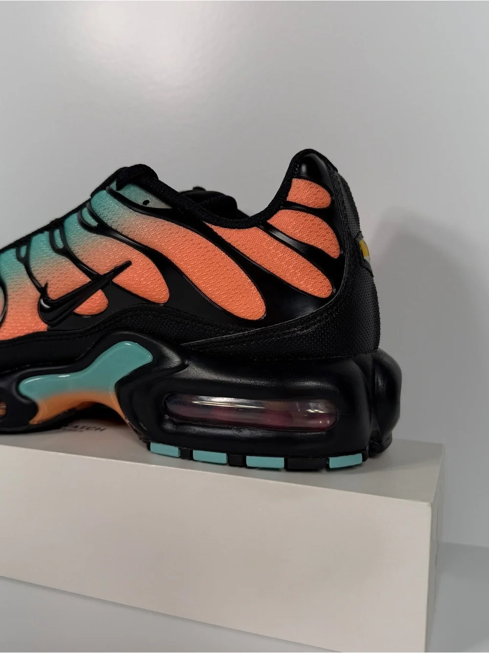 AIR MAX PLUS SOUTH BEACH AURORA GREEN ORANGE PULSE MENS SHOES SIZE 9.5 BLACK NEW